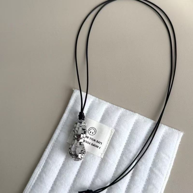 Women Accessories Meaning - สร้อยคอจี้รูปถั่วลิสงโลหะทันสมัยสำหรับผู้หญิง สื่อถึงความหมายดีๆ ต่างๆ สร้อยคล้องเสื้อสำหรับใส่ในชีวิตประจำวัน